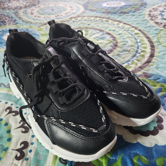 Nwot womens sneakers - Picture 3 of 6